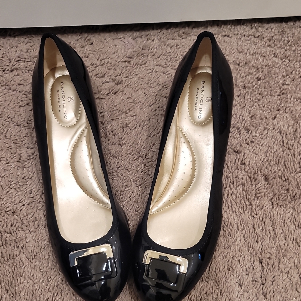 Bandolino Black Flats Sleek Minimalist Design